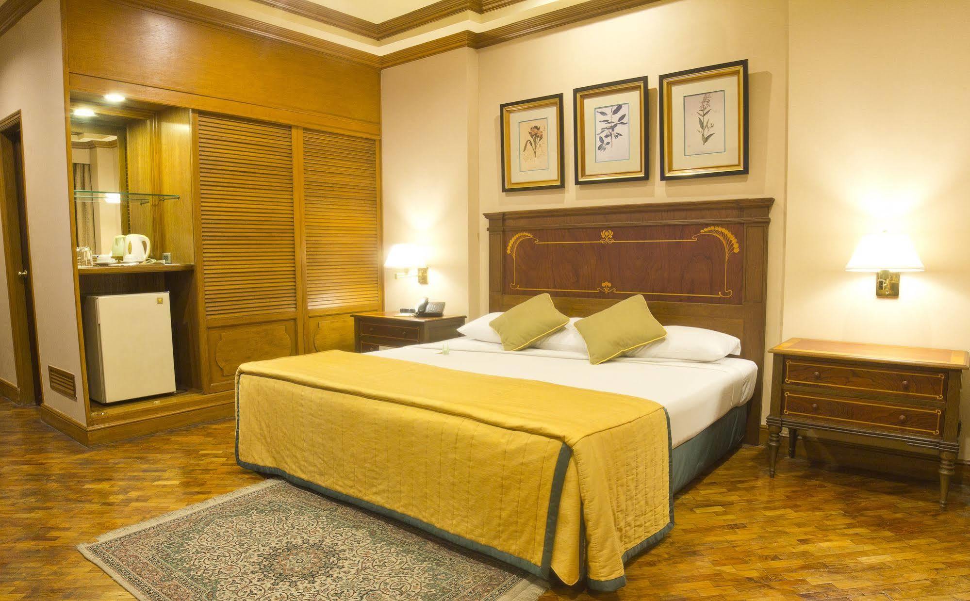 Herald Suites Makati City Kültér fotó